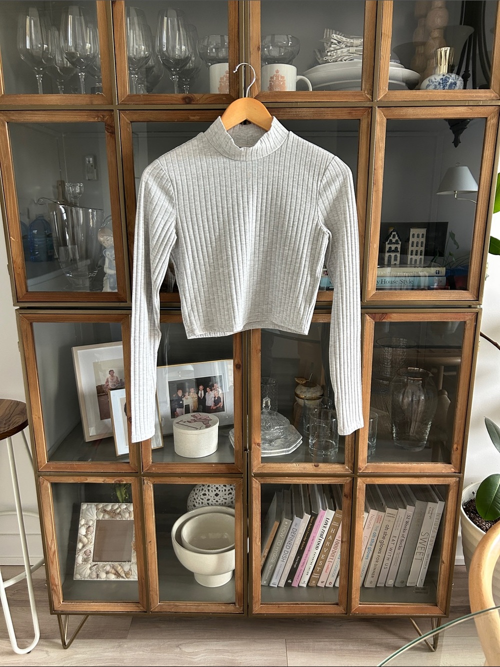 Women's H&M Light Gray Ribbed Mock Neck Long Sleeve Crop Top